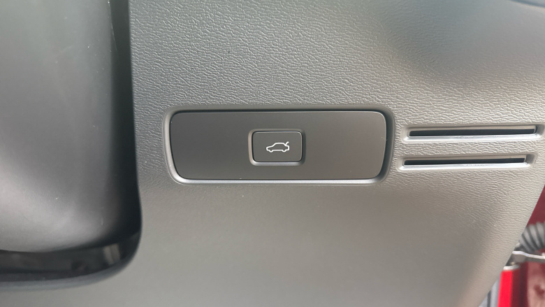 Volvo XC40 2.0 B4P Ultra Dark 5dr Auto Petrol Estate